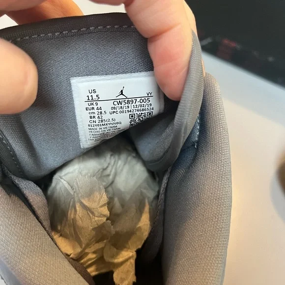 Air Jordan Athletic Shoes in Gray and Purple - Picture 5 of 7